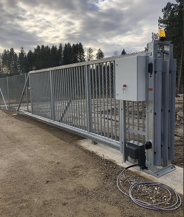 Elektrisk skyveport m/adgangskontroll